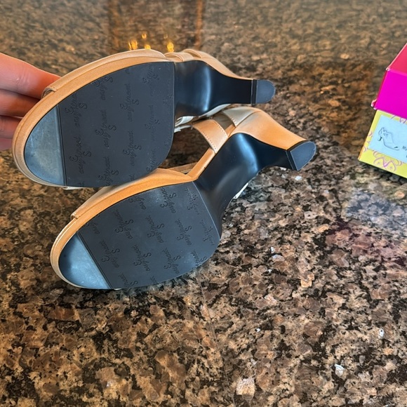 Easy Street nude pearlized flash heels NIB 8 - Picture 6 of 10